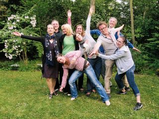 Mitglieder von l. n. r. hintere: Reihe Helfried Schmidt, Barbara Torka, Ilka Curtius, Susanne Ogan, Sina Solaß, Prof. Dr. J.M. Curtius, vorne: Christine Laue, Caroline Frisch,  Dr. Marius Torka, Tanja Matjas (GF)